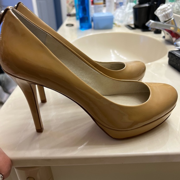 Michael by Michael Kors nude patent platform pump - Picture 5 of 11